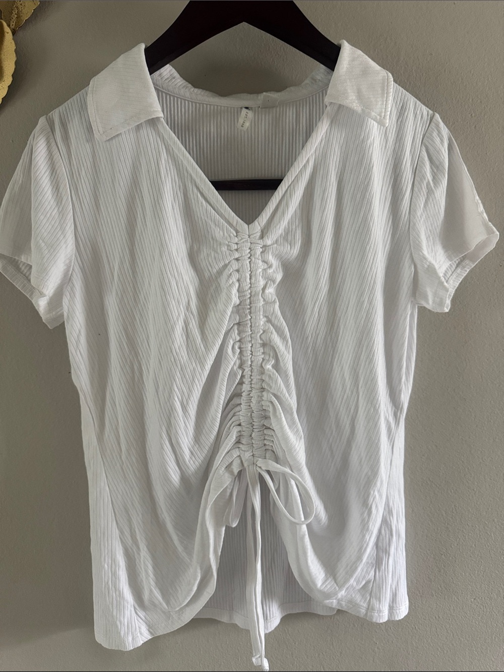 Cato White Ruched Tie-Front V-Neck Short Sleeve Top